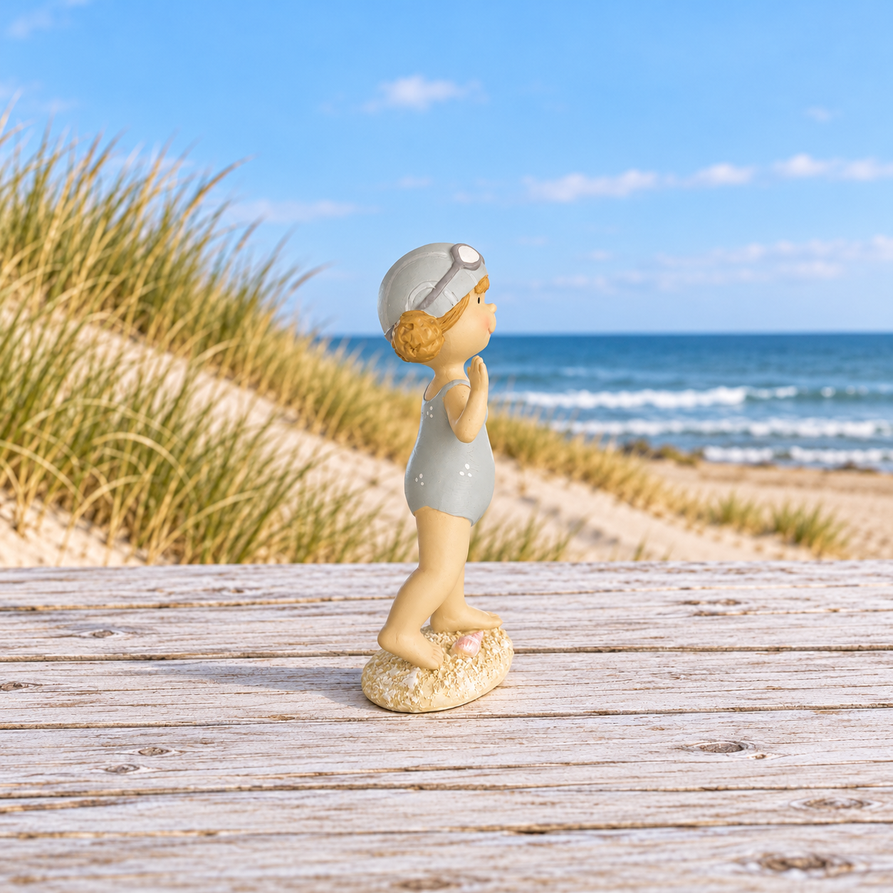 Dekorationsfigur strandpige med svømmebriller - Billede 2