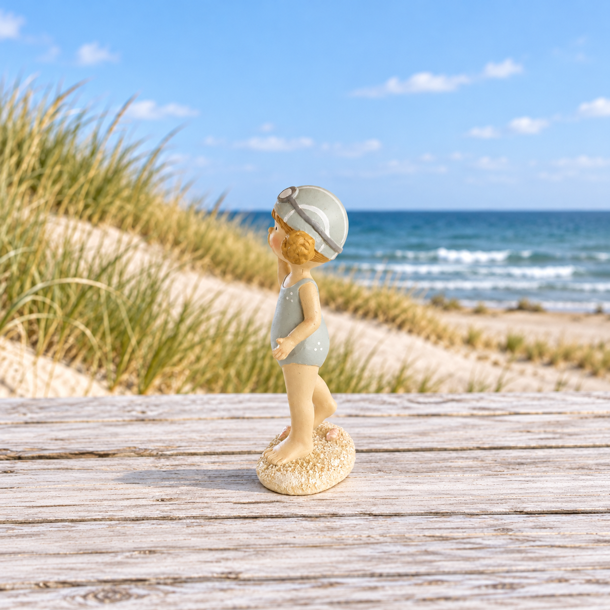 Dekorationsfigur strandpige med svømmebriller - Billede 3